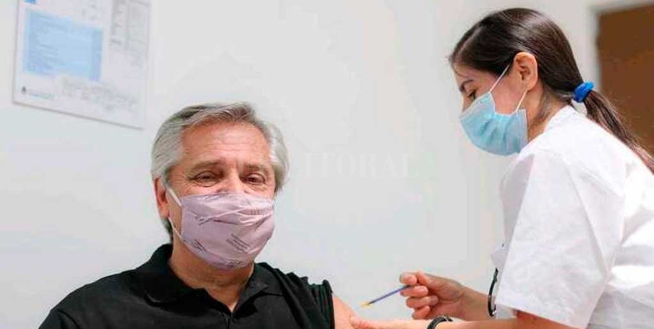 Alberto Fernández recibió la primera dosis de la vacuna Sputnik V