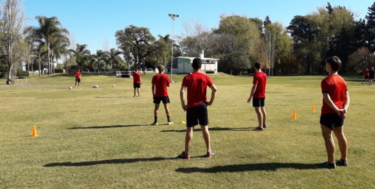 Equipos de Carlos Pellegrini, los primeros en volver a entrenarse