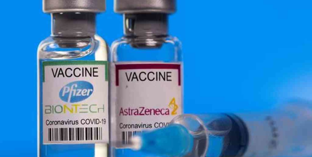 Un estudio muestra que vacunarse con una dosis de AstraZeneca y otra de Pfizer tiene respuesta inmune fuerte