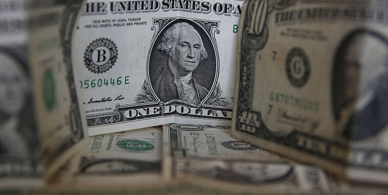 El dólar blue bajó a $ 144