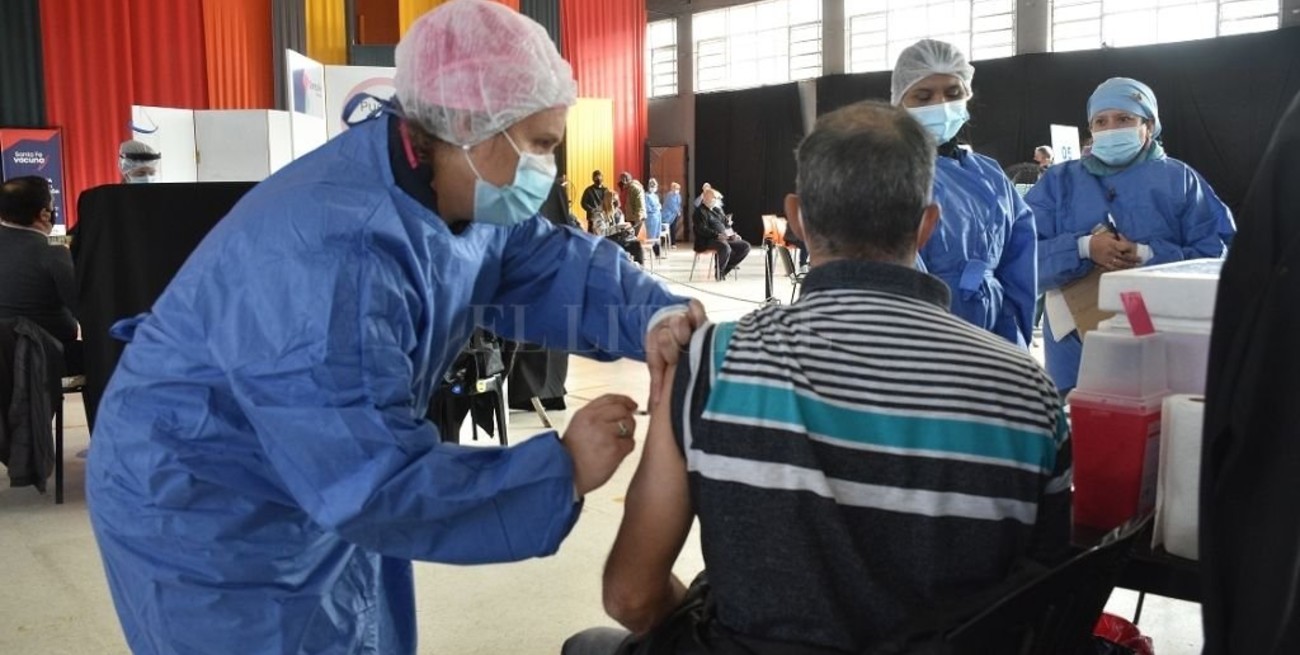 Proponen reconocer a los equipos de vacunación