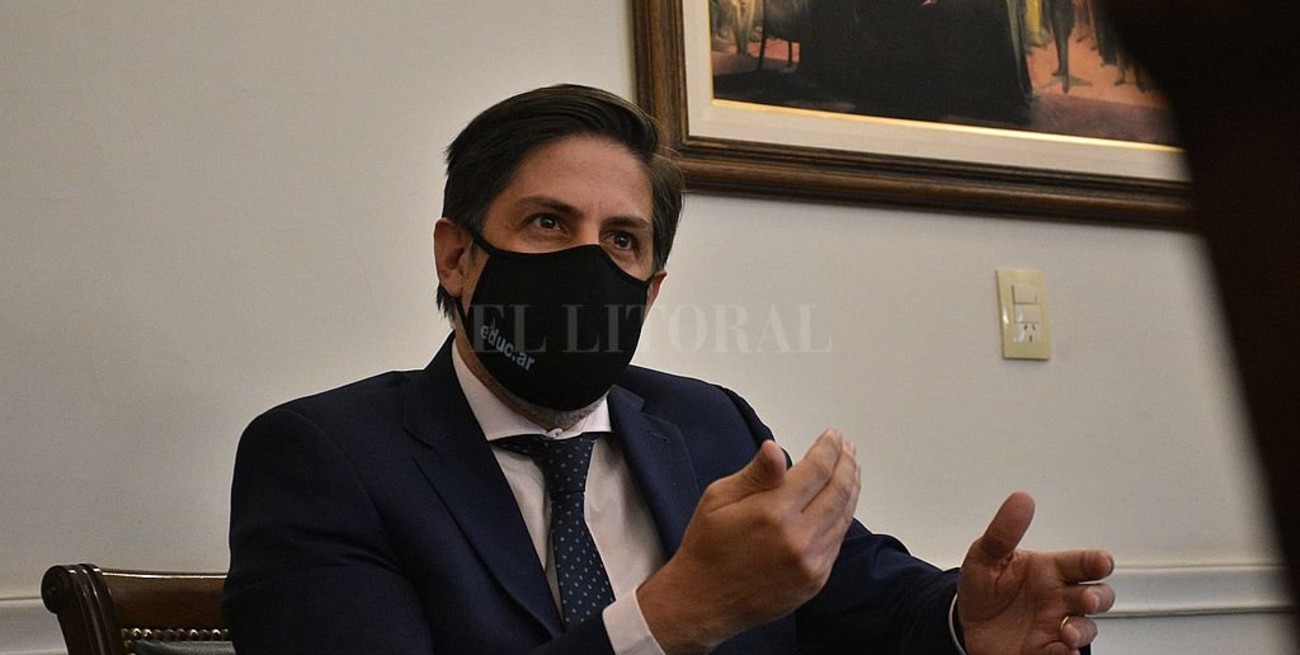 Para aumentar la presencialidad en las escuelas, el Gobierno analiza reducir el distanciamiento