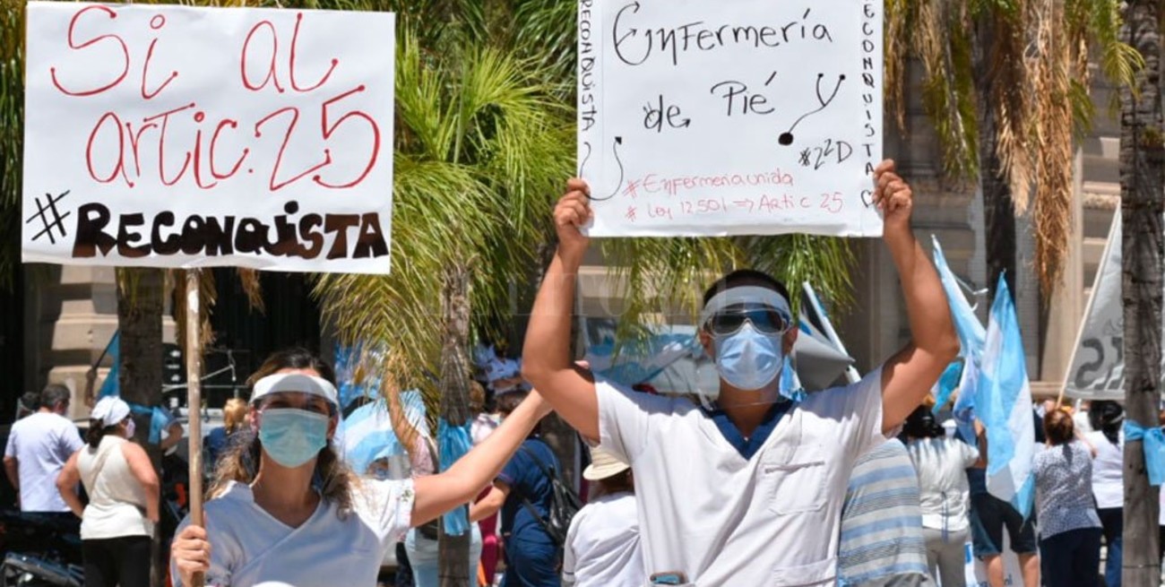 Enfermeros marcharon a Casa de Gobierno