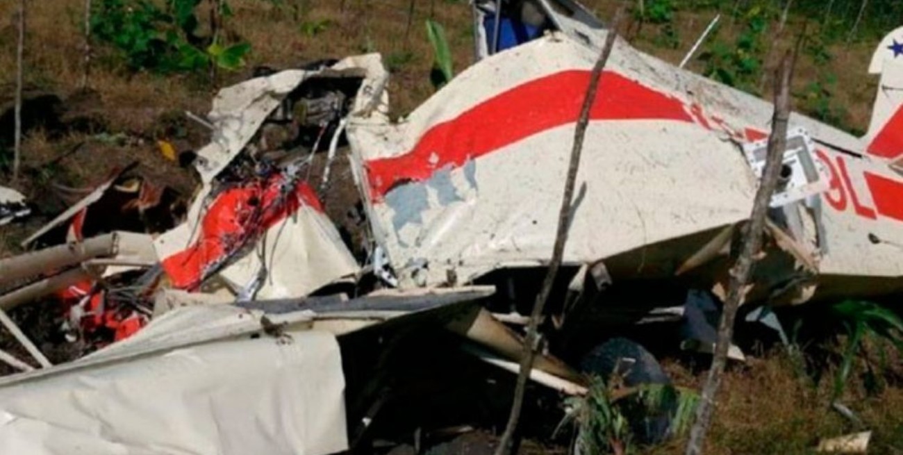 Un joven en grave estado tras chocar y prender fuego una avioneta