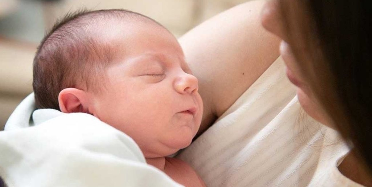 Separar a recién nacidos de sus madres con Covid supone un grave riesgo para los bebés, dice la OMS
