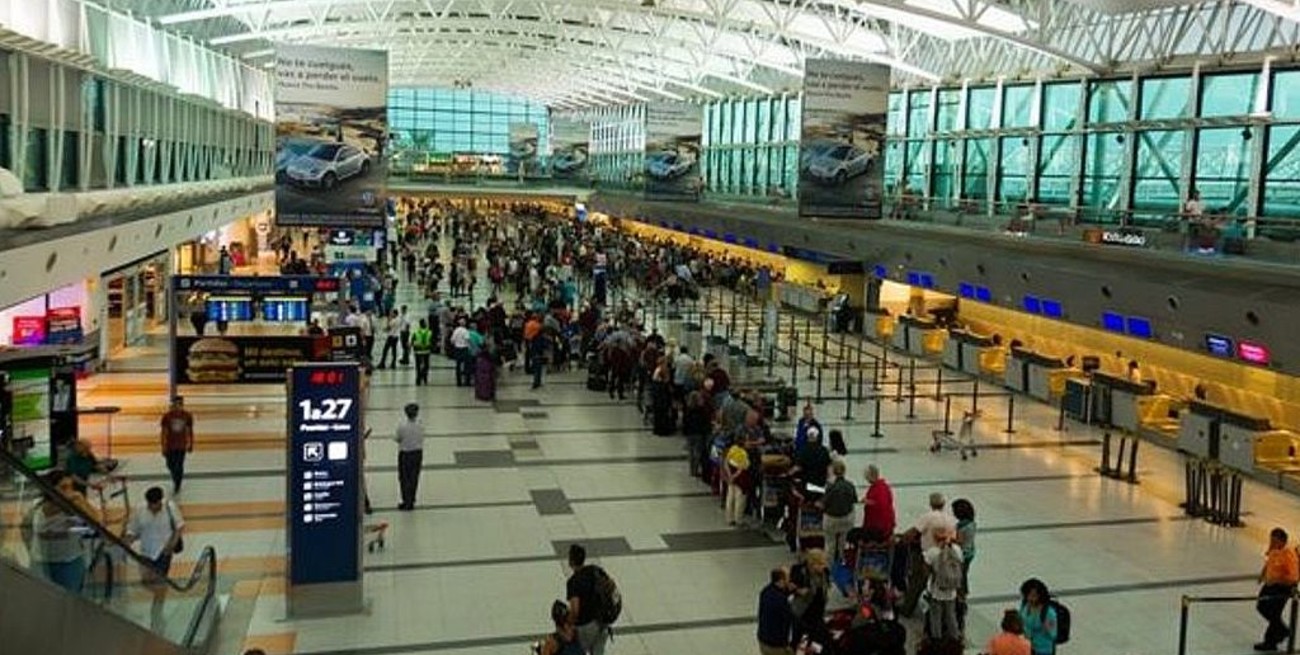 Ante los casos positivos, el Ministerio de Salud pide prohibir los viajes de egresados