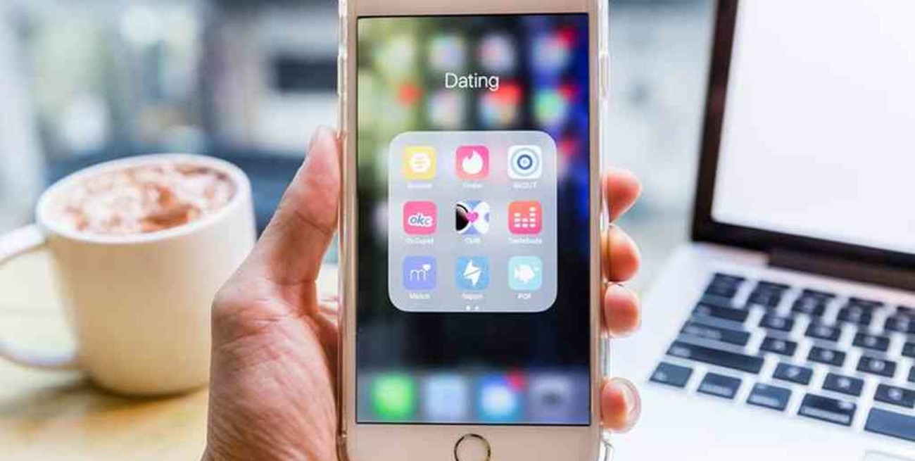 "Schmooze": la app que ayuda a conseguir pareja según las preferencias por los memes