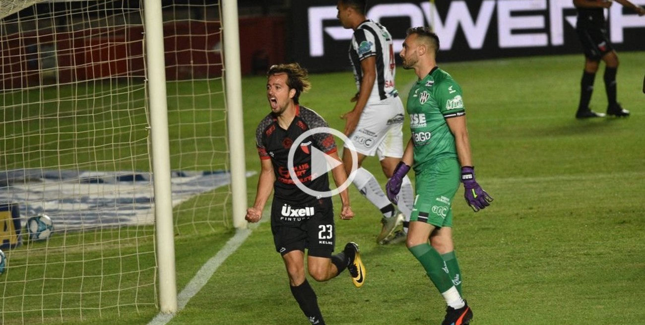 Con un promedio de gol cada 78 minutos, Bernardi es uno de los goleadores del torneo