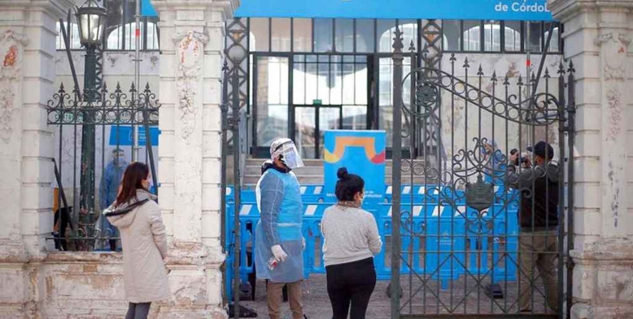 Ante el aumento de casos, Córdoba adelanta el pase sanitario para la semana próxima