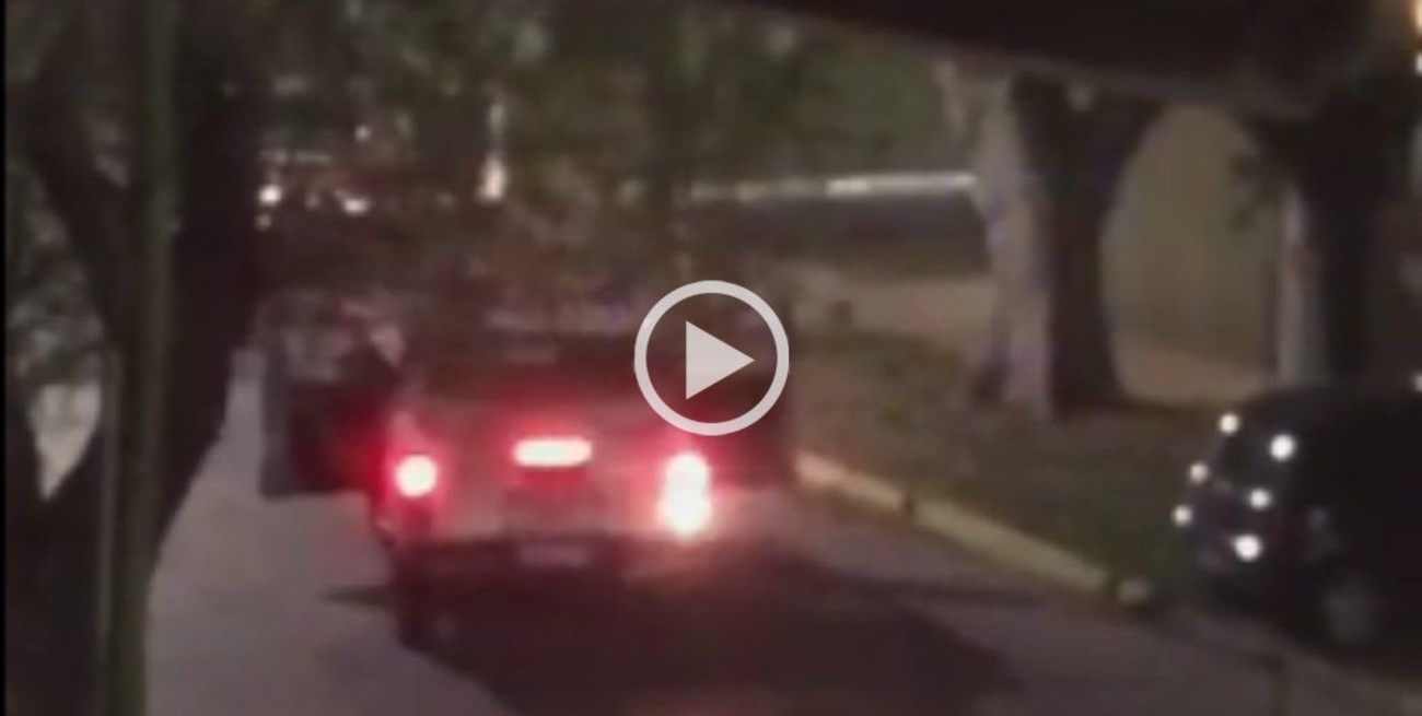 Video: Intentaron robar en una casa y se enfrentaron a la policía con una ametralladora