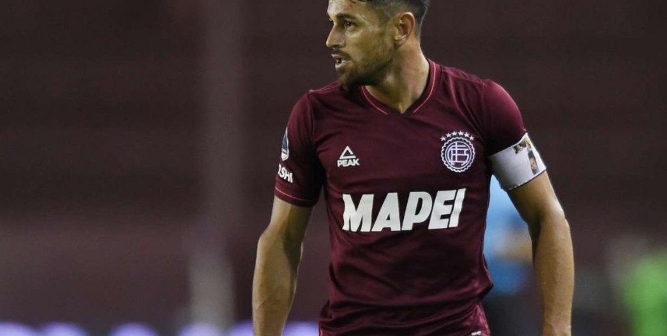 Lautaro Acosta fue suspendido ocho partidos por intentar agredir y amenazar al árbitro Darío Herrera