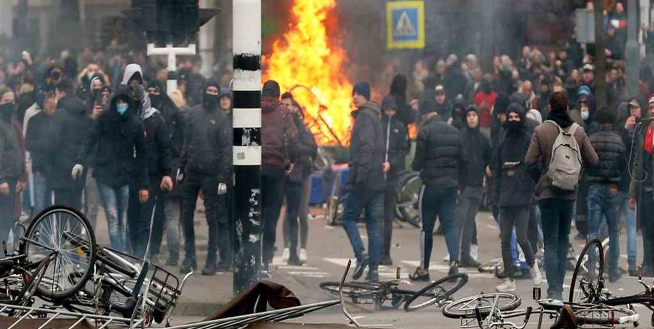 Varios heridos dejaron las protestas ante el inminente confinamiento en Holanda