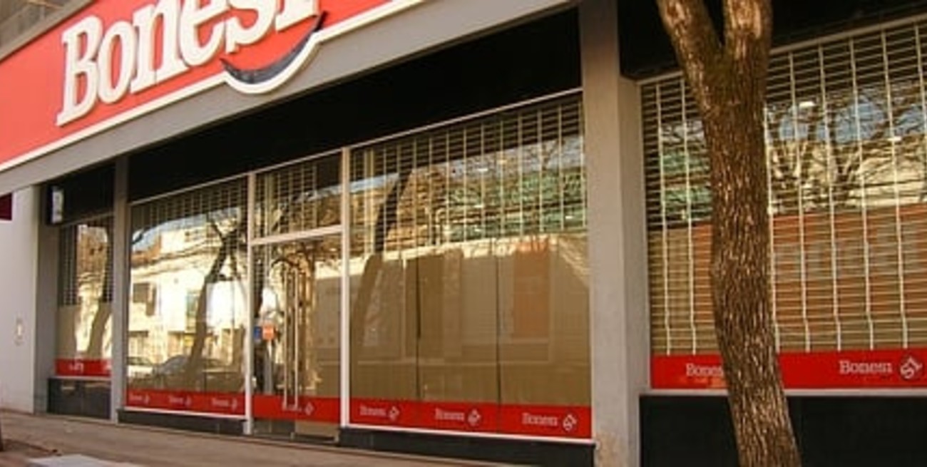 Cerraron sucursales de Bonesi en Esperanza y Gálvez
