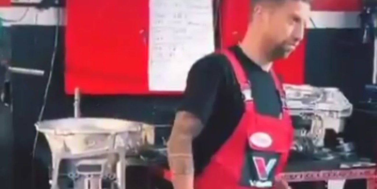 Video: el Papu Gómez se "convirtió" en mecánico