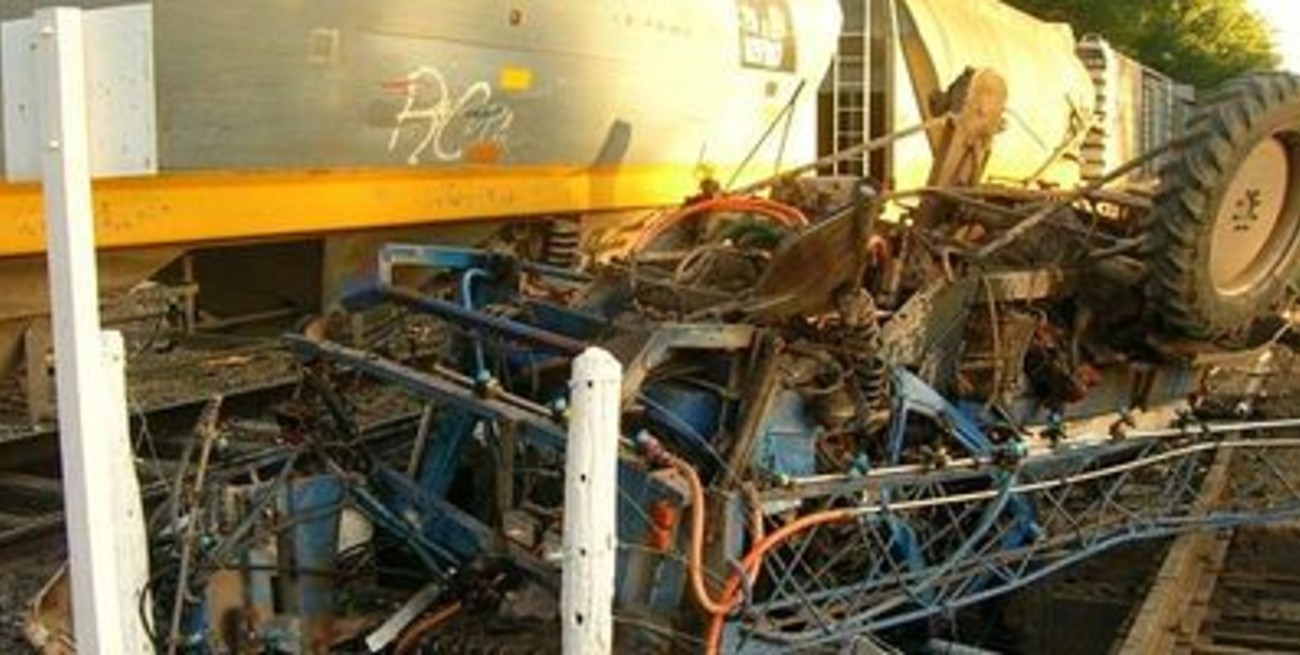 Un "mosquito" chocó contra un tren