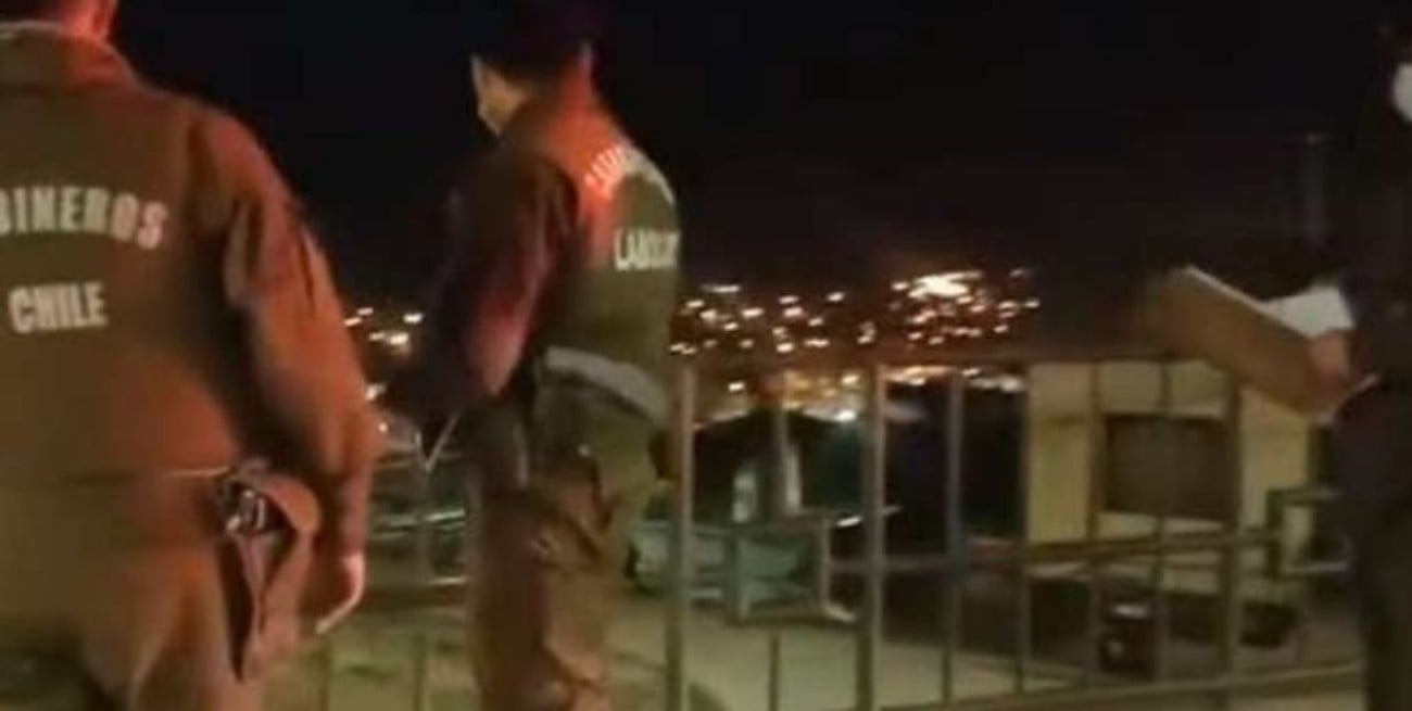 En Chile una joven falleció cuando intentaba sacarse una foto en un mirador y cayó al vacío