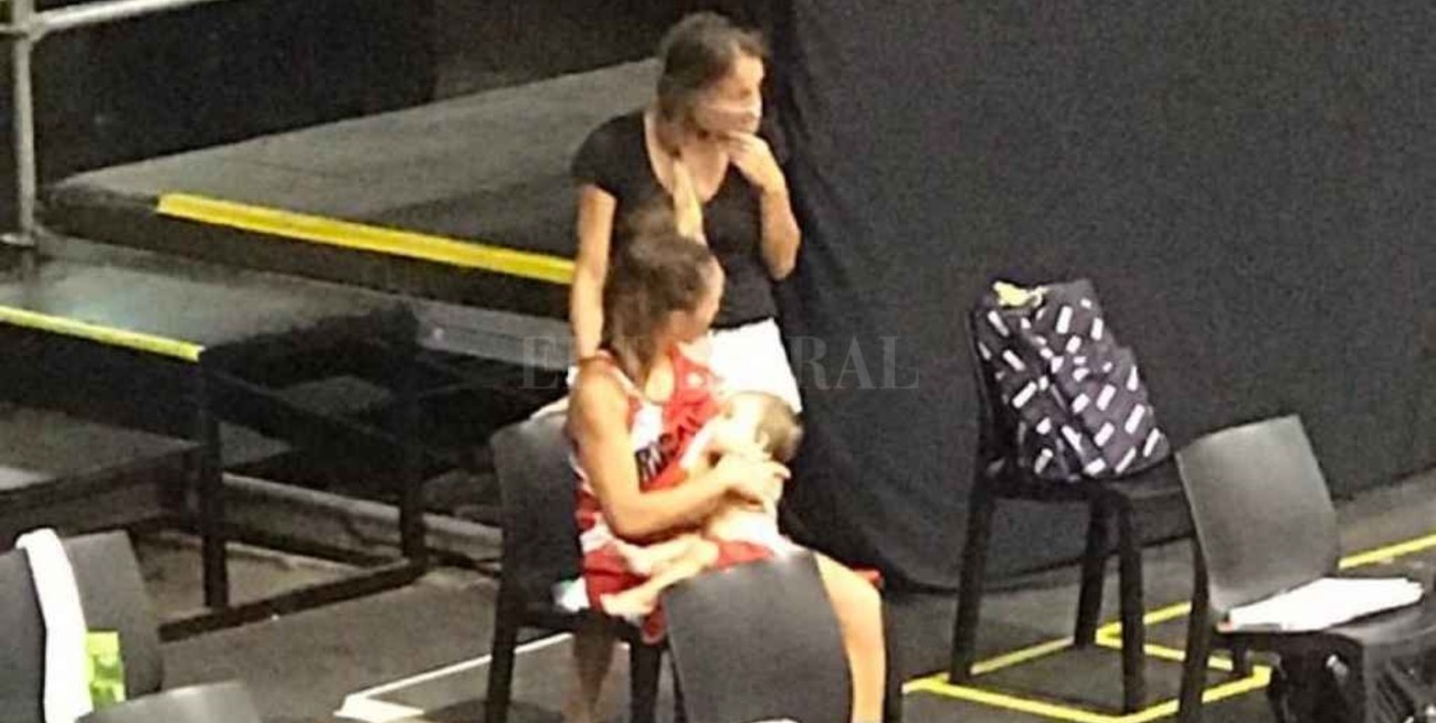 Jugadora, madre y profesional: conocé la historia de Antonella González y su foto viral