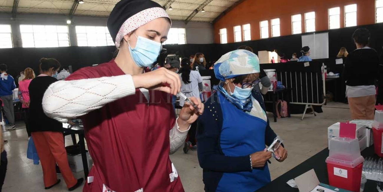 Este viernes se turnaron a 2.250 adolescentes para recibir Pfizer en la ciudad de Santa Fe