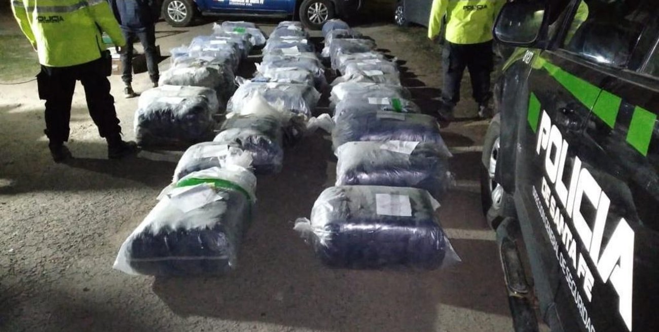 Huanqueros: hallaron 900 kilos de hojas de coca ocultas en una carga de soja