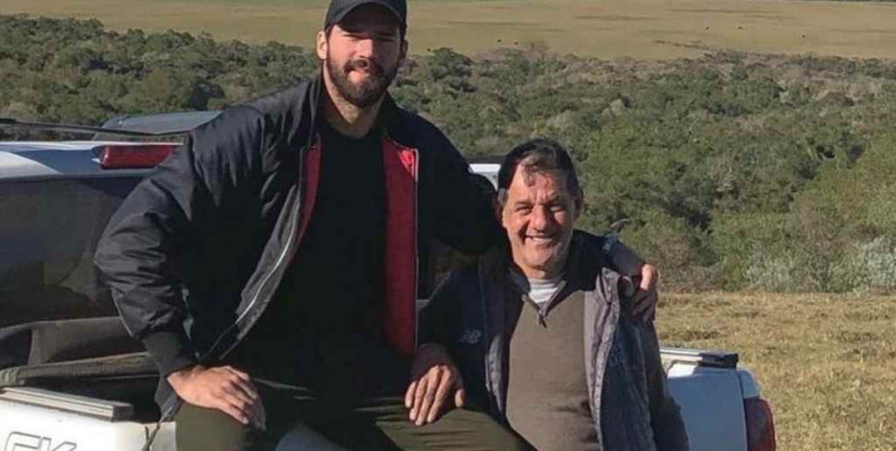 Conmoción por la muerte del padre de los arqueros brasileños Alisson y Muriel Becker 