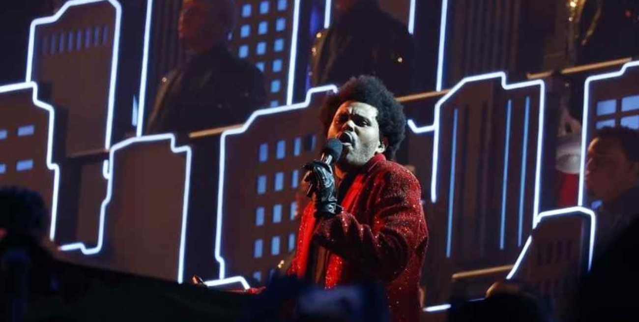 The Weeknd protagonizó el espectáculo de medio tiempo del Super Bowl