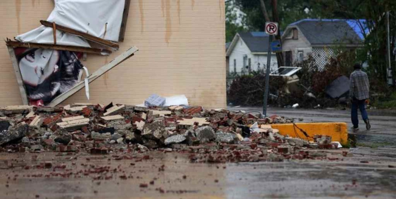 Miles de personas en Luisiana abandonan sus viviendas por el huracán Delta en Estados Unidos 