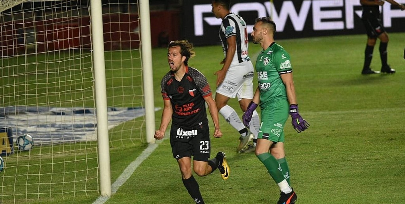 Colón le ganó a Central Córdoba y es líder de su grupo