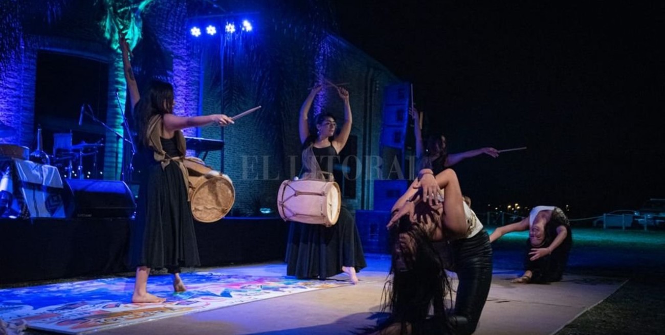 Noche de Folklore en el Anfiteatro