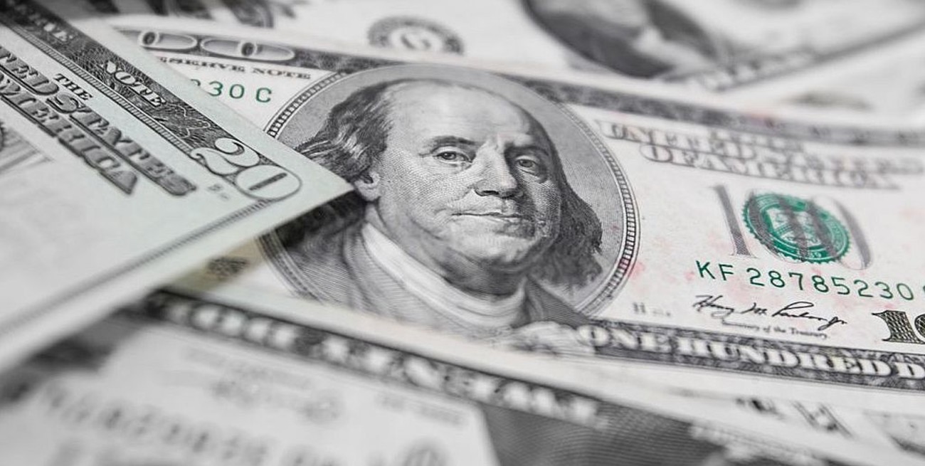 El dólar blue volvió a subir y llegó al récord histórico de $ 196