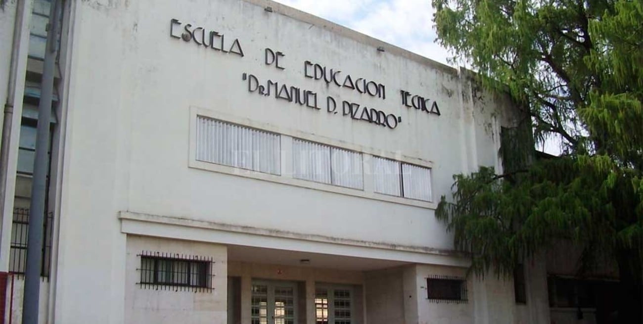 Piedrazo contra el laboratorio  de la escuela Manuel Pizarro