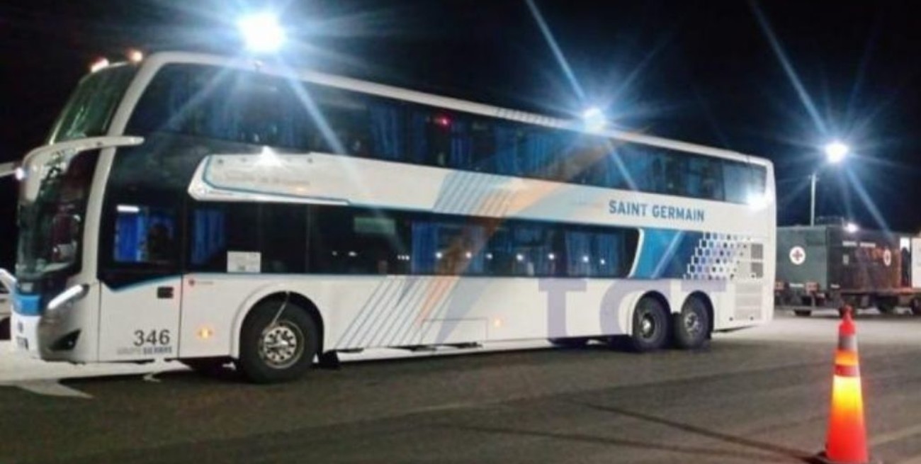 Detuvieron un colectivo con 25 jubilados de Santa Fe y Córdoba que viajaban siendo positivos de Covid