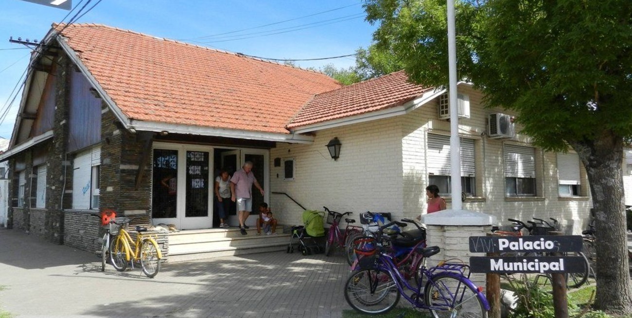 Espiaban con un micrófono oculto en su despacho al intendente de Roldán: "Me cayó muy mal"