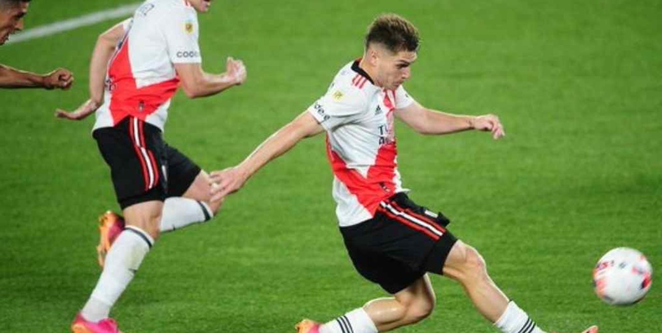 River venció a Arsenal por la mínima y se mantiene a dos puntos del líder