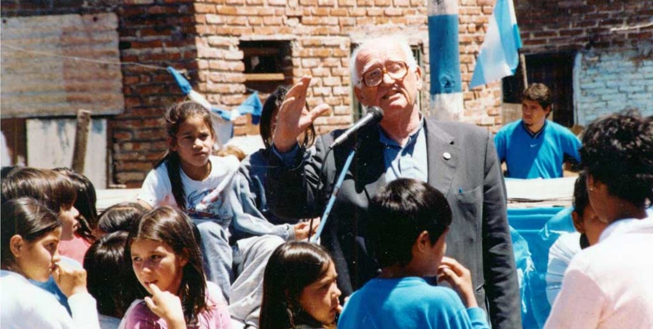 Diez años sin el Padre Rosso, el hombre que ya es un "mito" local de los pobres