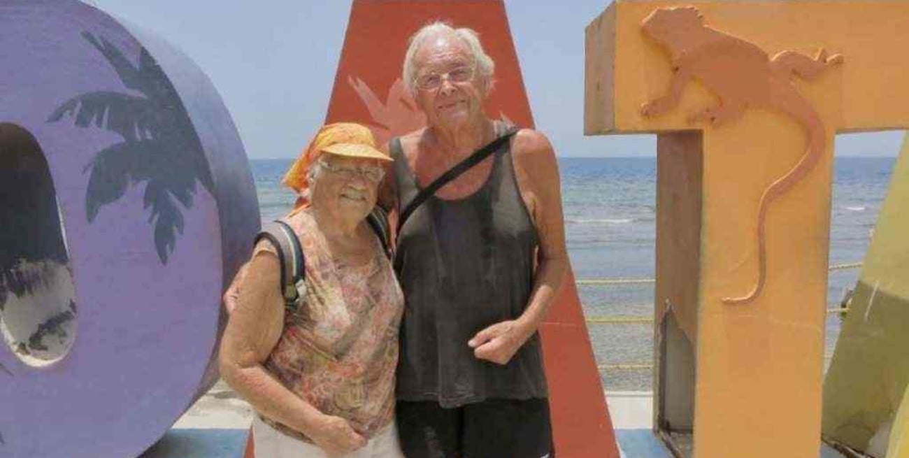 Se conocieron hace más de 60 años, se casaron, vendieron todo y han recorrido más de 190 países juntos