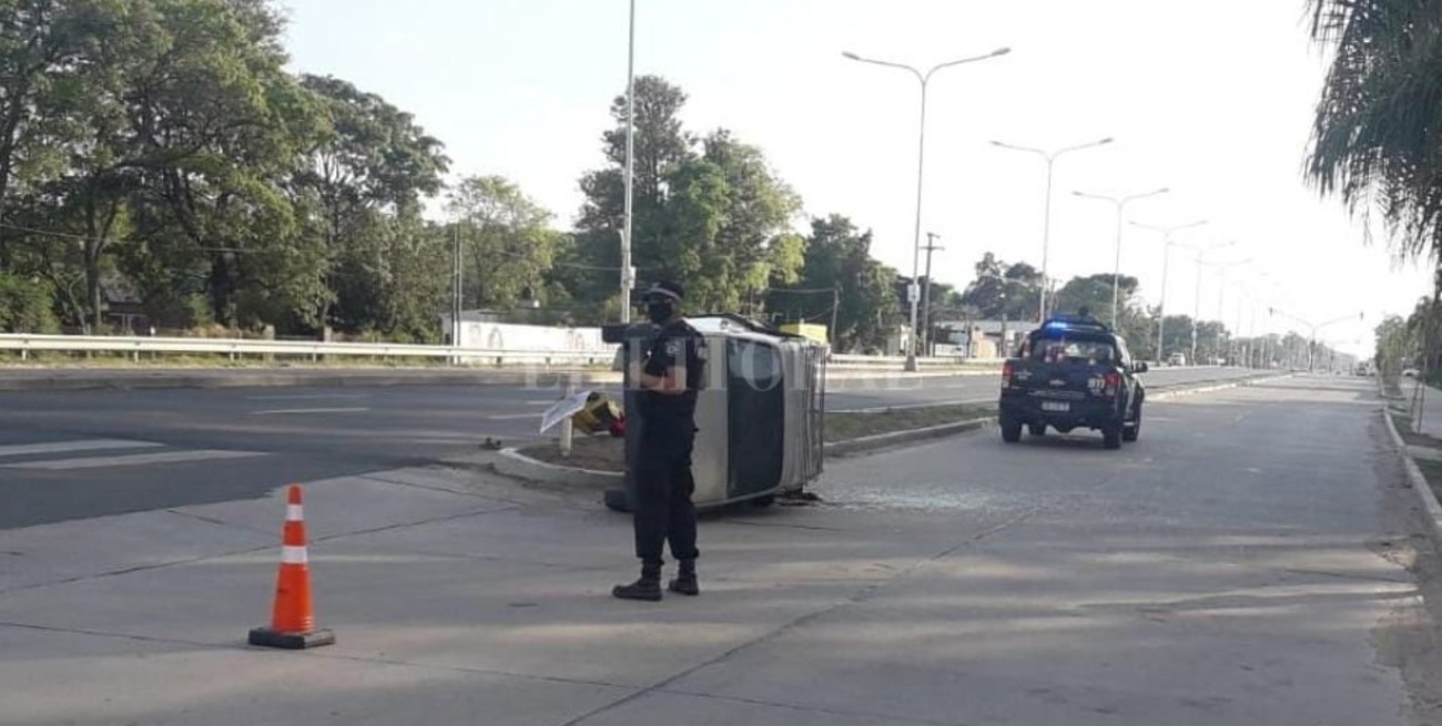 Un herido al volcar un auto en Colastiné Norte