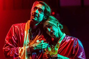 Gentileza: Juan Manuel Alfieri Las Hortensias también mueren , dirigida por Lautaro Ruatta, con interpretaciones de Julieta Vigo y Javier Bonatti.