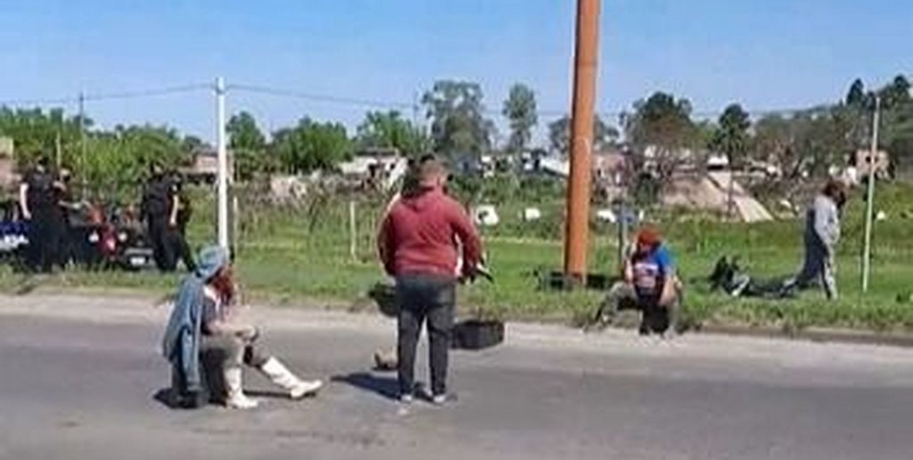 Pescadores realizan un corte de tránsito sobre la ruta 168