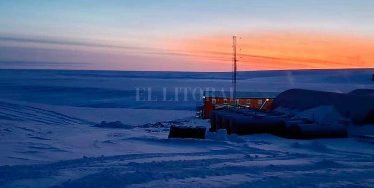 Espectaculares imágenes del amanecer en la Base Belgrano 2 de la Antártida