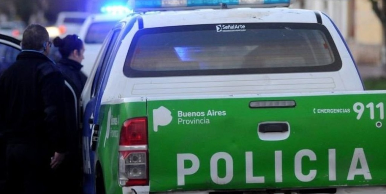 Un joven de 19 años mató de un disparo a su novia de 16 y escapó