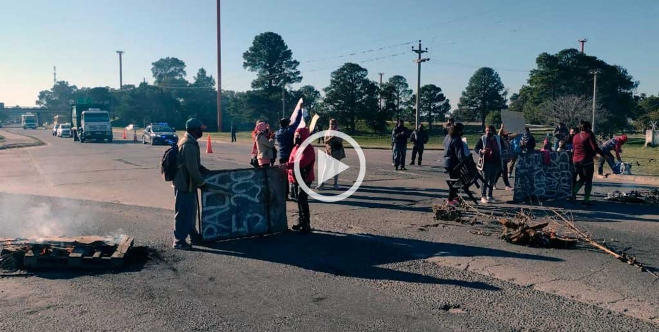 Un pequeño grupo generó caos y demoras en el Puente Carretero