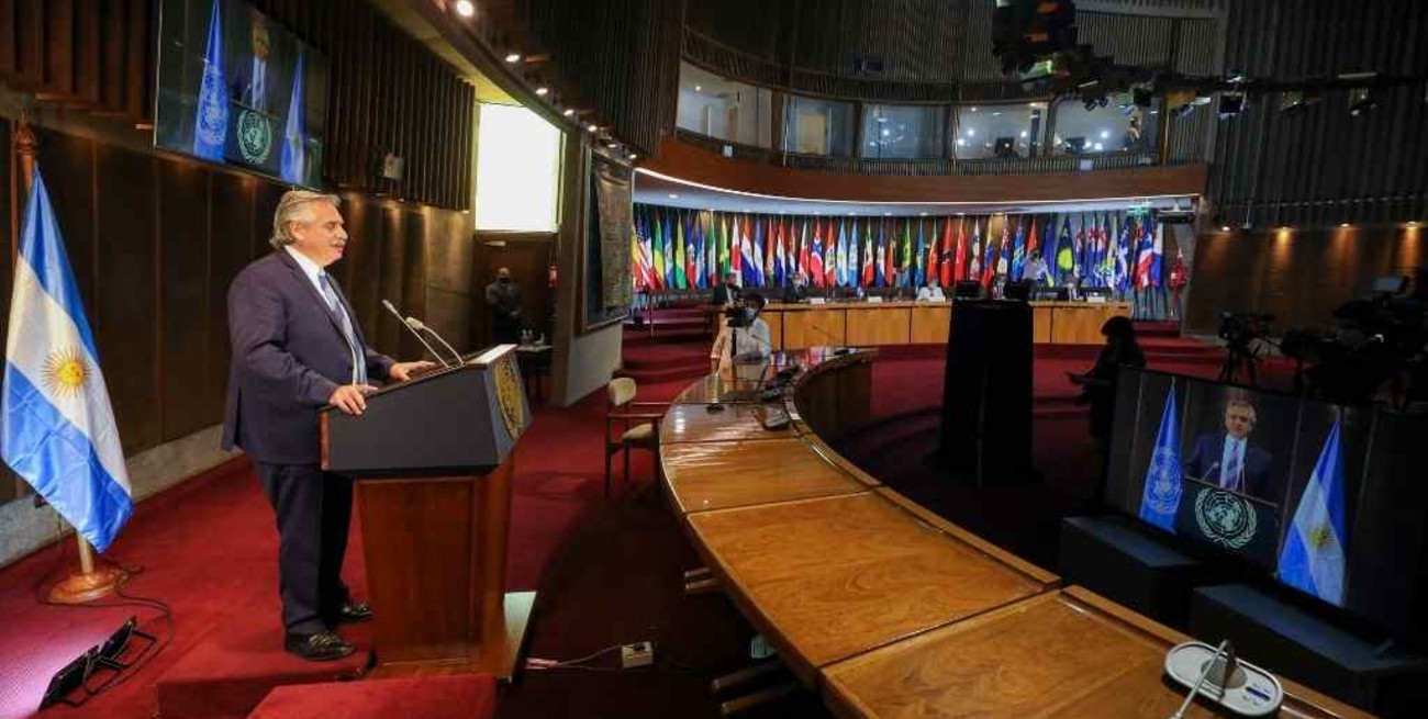 Fernández dijo en Chile que la pandemia "es una oportunidad para barajar y dar de nuevo"  