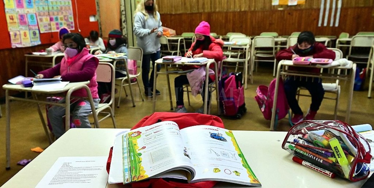 Analizan extender el ciclo lectivo para quienes terminan la primaria y secundaria