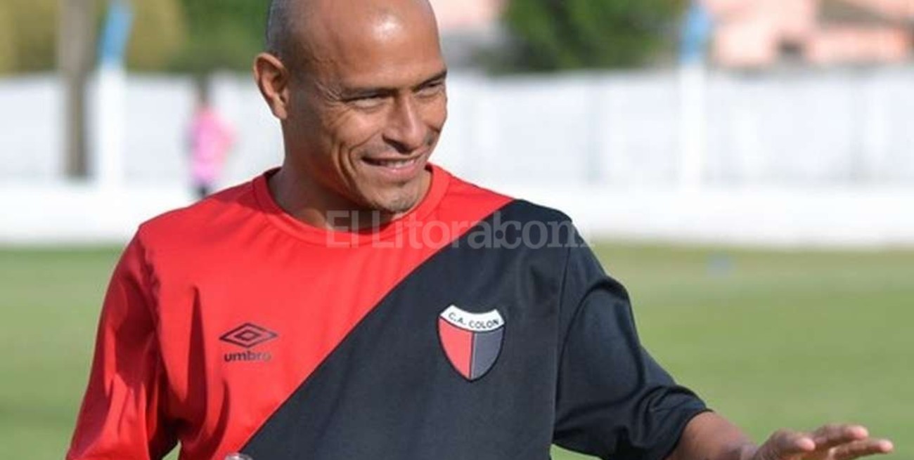 Colón juega este sábado a la tardecita con Olimpo 