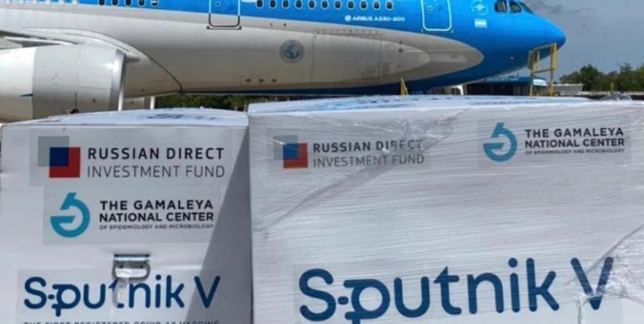 Partió un nuevo vuelo a Moscú para buscar más vacunas 