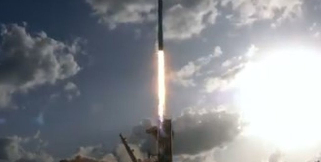 Video: SpaceX lanzó este sábado 52 satélites y dos pequeñas cargas útiles 