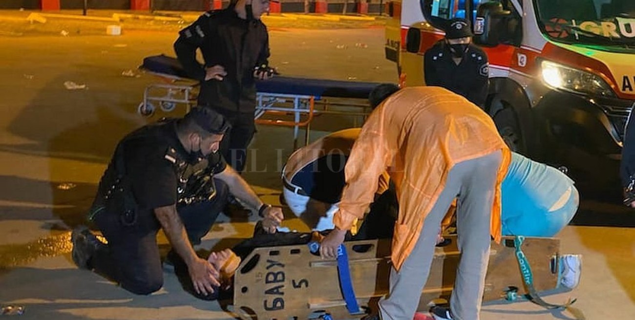 Incidentes en el ingreso al estadio de Colón: hay policías heridos