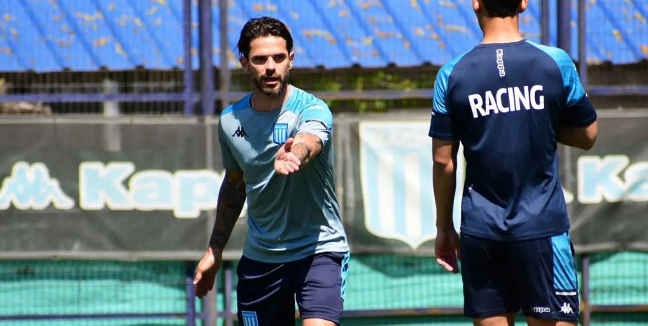 Gago va por el primer triunfo como entrenador de Racing