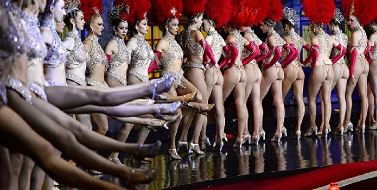 París: el cabaret Moulin Rouge reabrió sus puertas