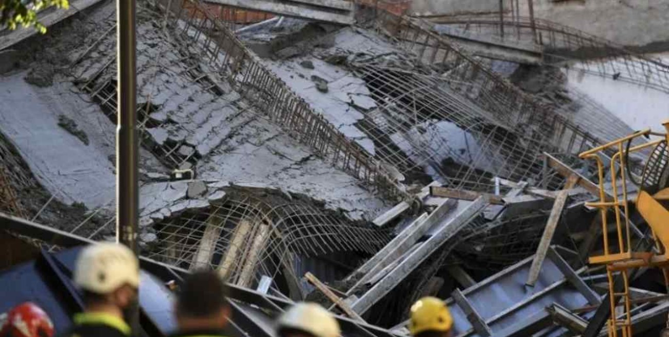 Seis obreros fueron rescatados tras el derrumbe en una obra en Belgrano 